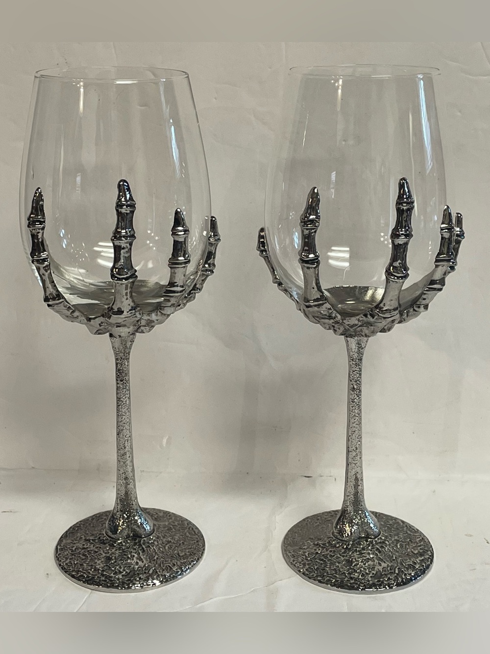 Skeleton Hand Wine Glass in Silver Metal and Clear Glass
